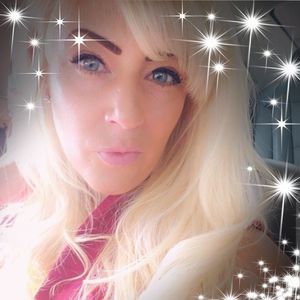 Meet your Posher, Desiree